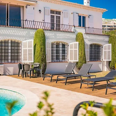Hébergement de vacances Charming With Sea View